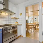 Pet Friendly In With Kitchen *