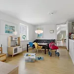 Pet Friendly In With Kitchen *