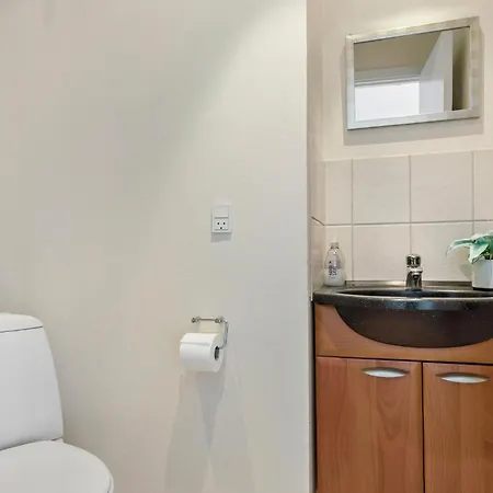 Pet Friendly In With Kitchen