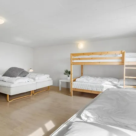 Pet Friendly In With Kitchen Holiday home