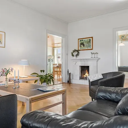 Pet Friendly In With Kitchen