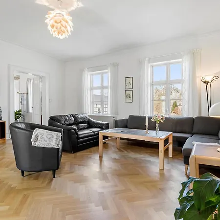 Pet Friendly In With Kitchen Rønde