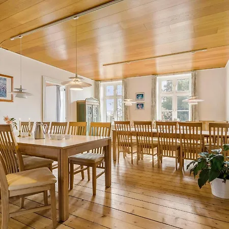 Holiday home Pet Friendly In With Kitchen