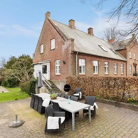 Holiday home Pet Friendly In With Kitchen