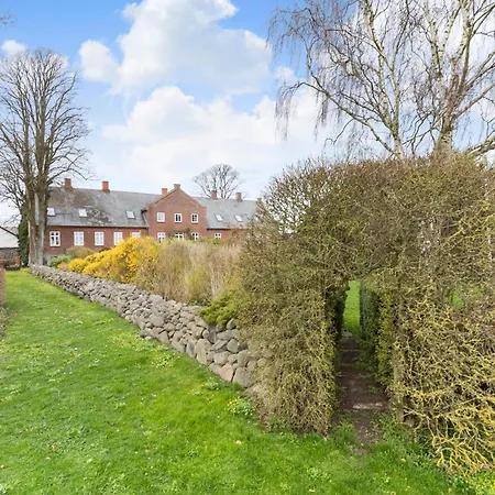 Holiday home Pet Friendly In With Kitchen