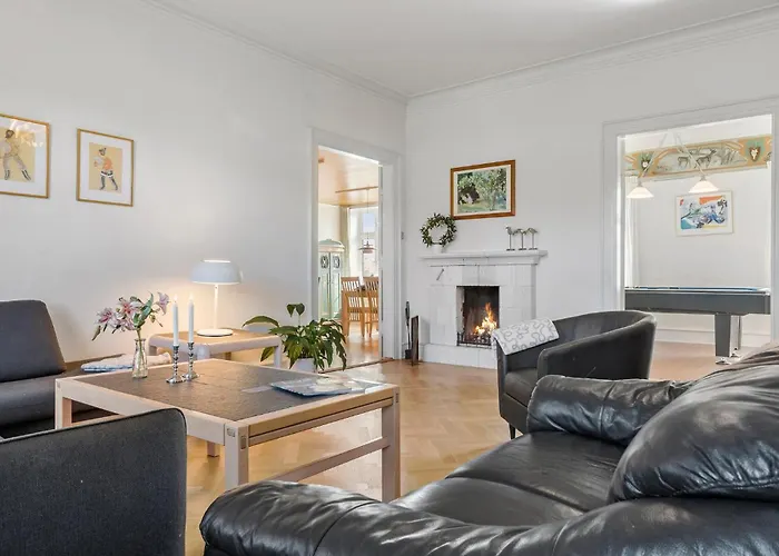 Pet Friendly In With Kitchen