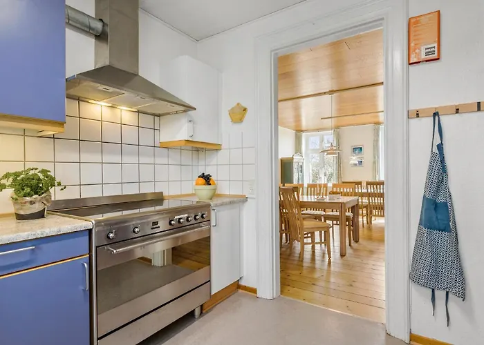 Pet Friendly In With Kitchen *