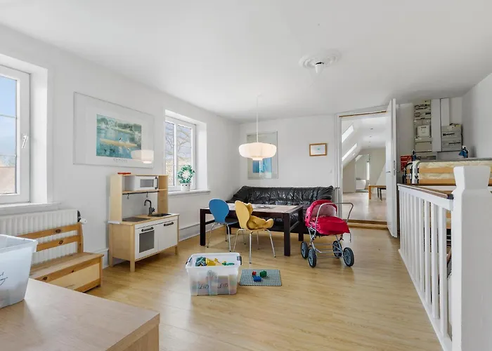 Pet Friendly In With Kitchen *